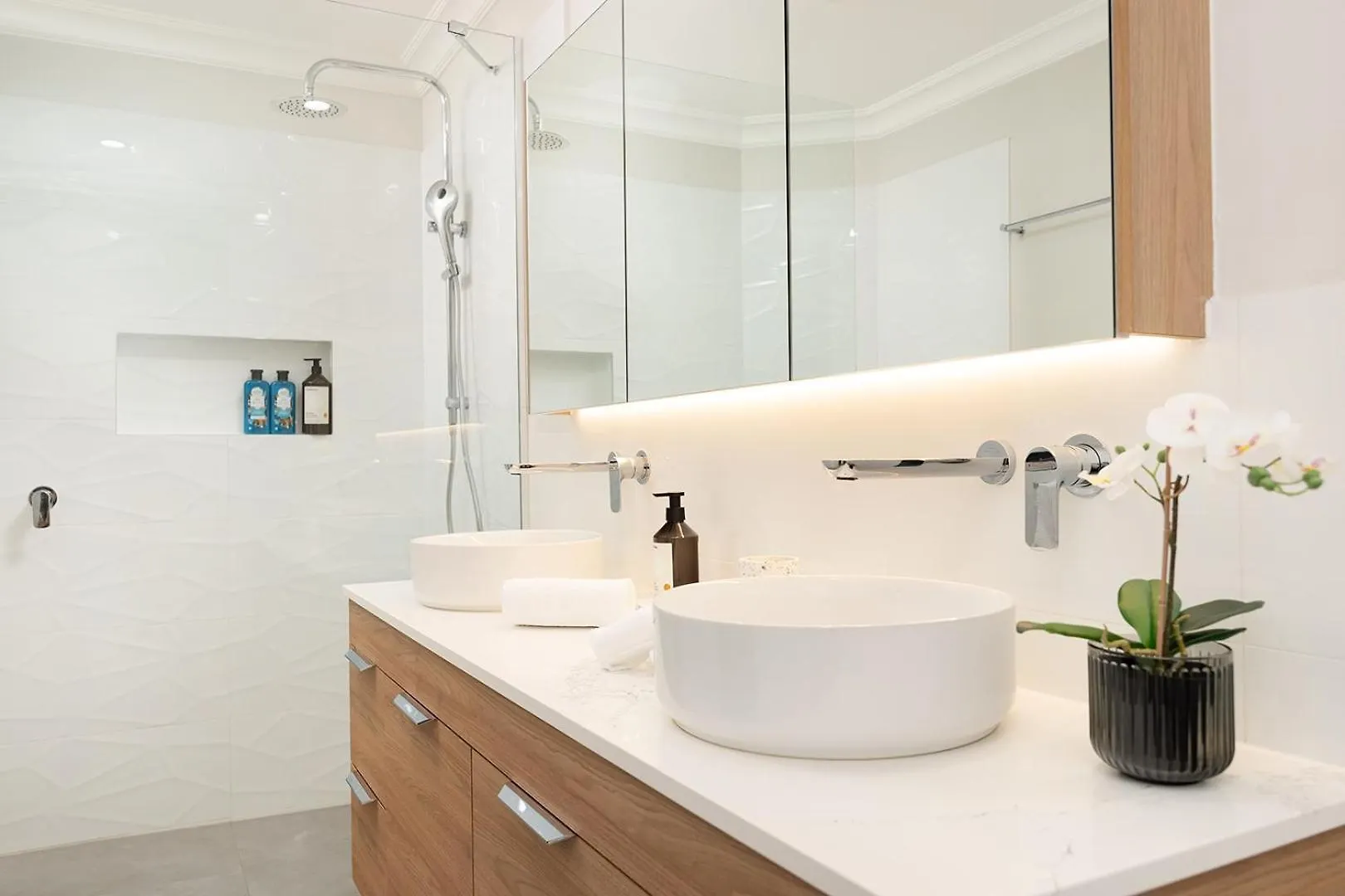 Large Family Pool Home In Taringa 6Km To Cbd Pets Brisbane